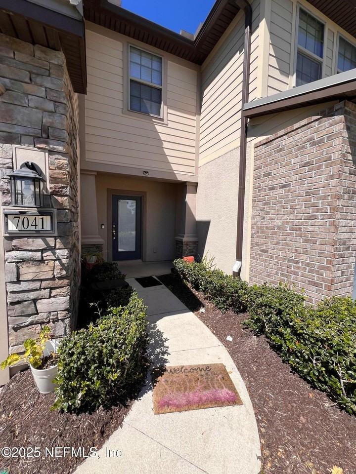 7041 Berrybrook Dr - Photo 2 of 20