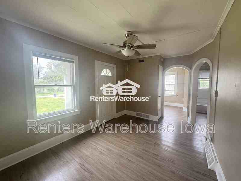 1685 Northwest Dr - Photo 2 of 19