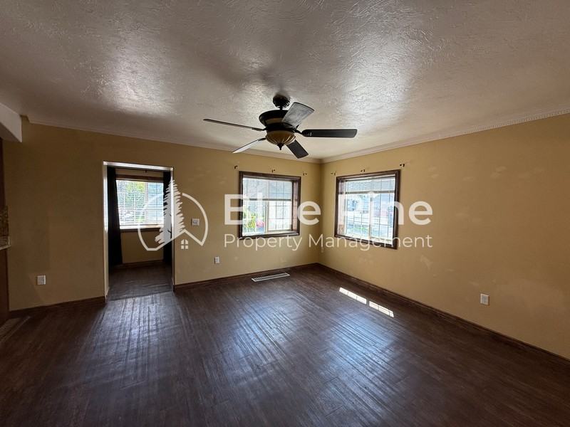 321 Lomax St - Photo 2 of 18