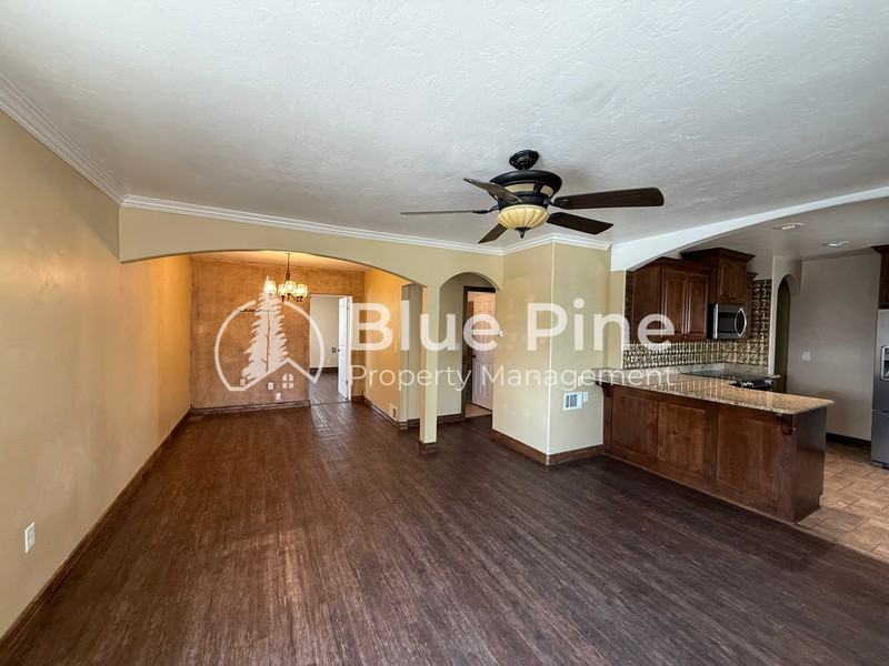 321 Lomax St - Photo 5 of 18
