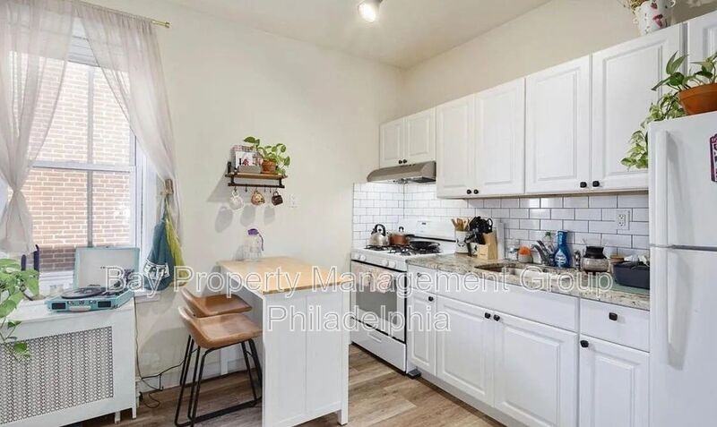 2016 S 13th St #2R - Photo 5 of 16