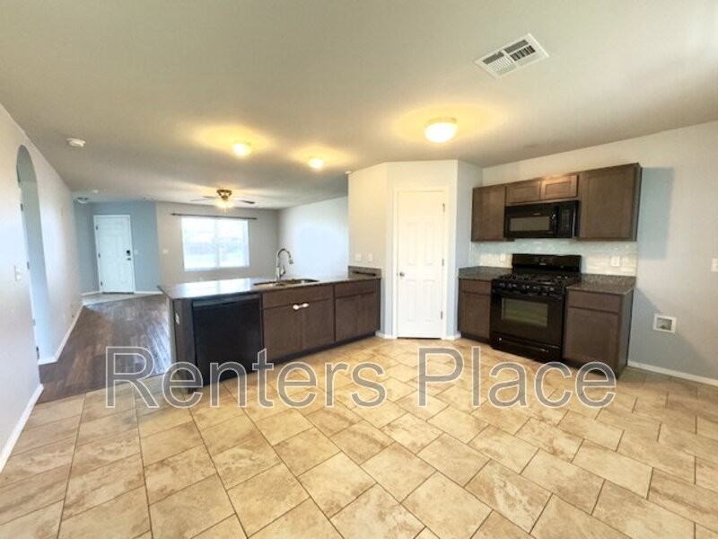 1228 E Toledo St - Photo 4 of 13
