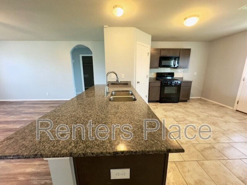 1228 E Toledo St - Photo 5 of 13