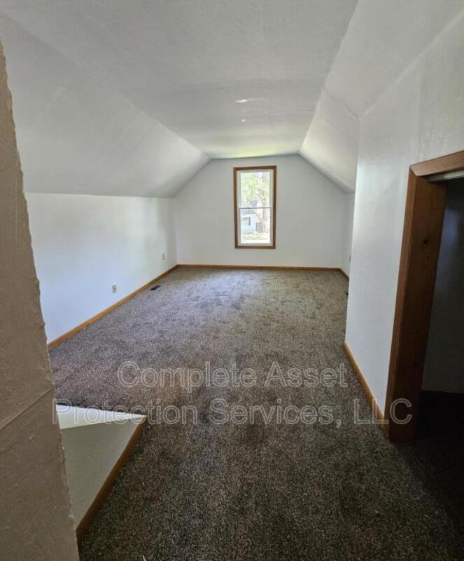 2430 81st St - Photo 2 of 9