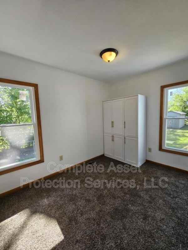 2430 81st St - Photo 3 of 9