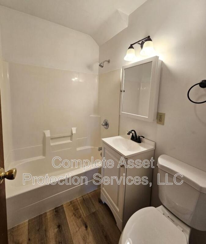 2430 81st St - Photo 5 of 9