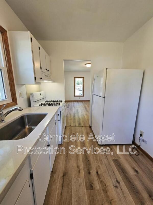2430 81st St - Photo 6 of 9