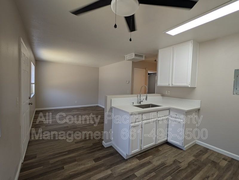 8742 E Avenue U - Photo 3 of 7