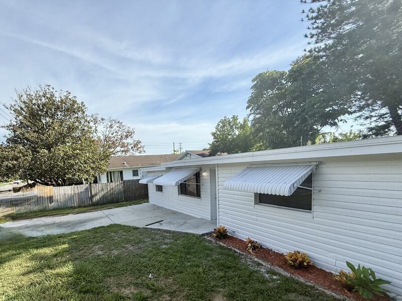 7800 52nd St N - Photo 5 of 36