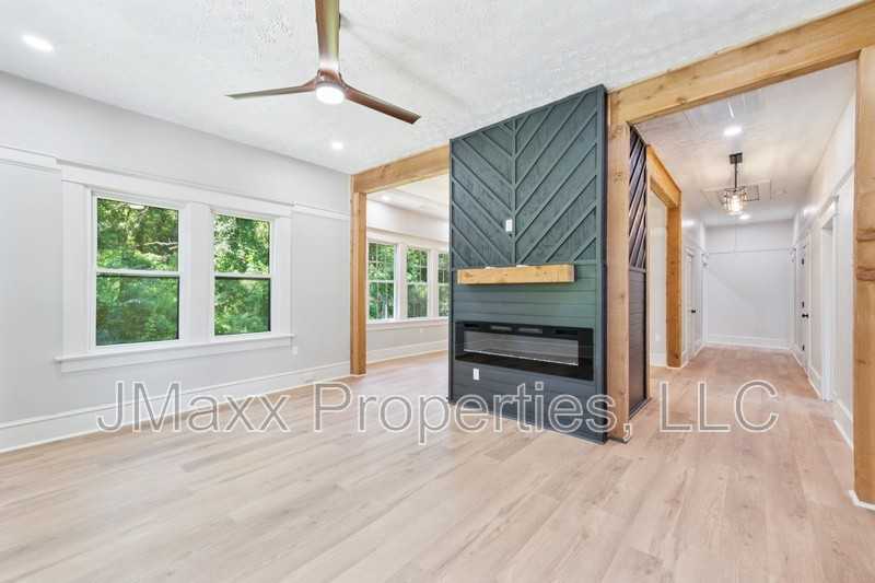1838 Moore St Nw - Photo 2 of 15