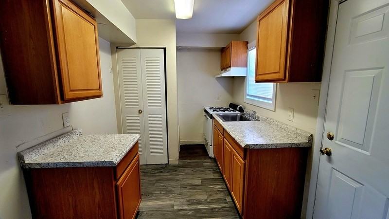 622 E 18th St - Photo 3 of 13