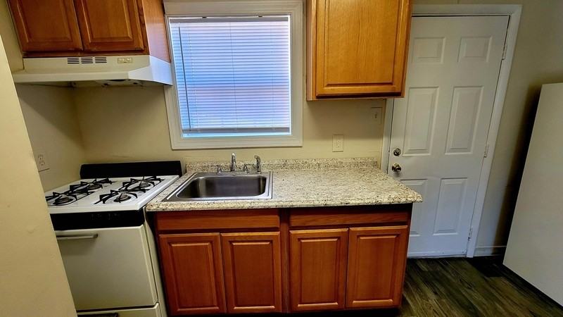 622 E 18th St - Photo 5 of 13