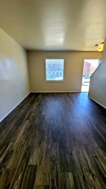 622 E 18th St - Photo 6 of 13