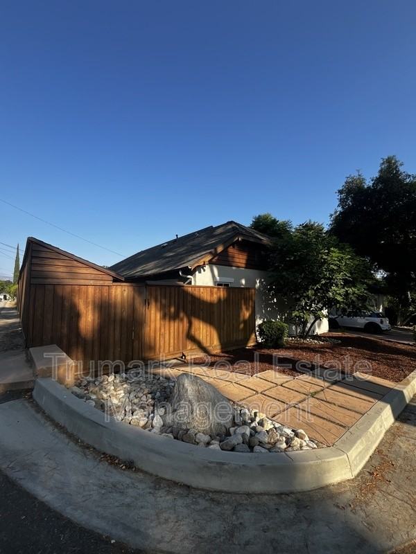 4412 Indiana Ave - Photo 2 of 32