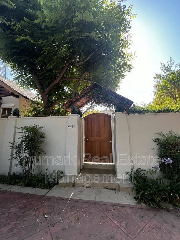 4412 Indiana Ave - Photo 3 of 32