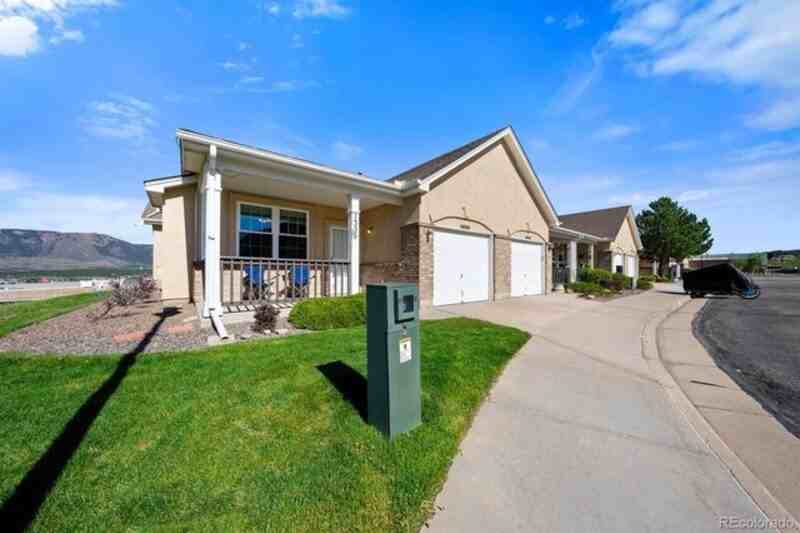 1335 Villa Grv - Photo 2 of 11