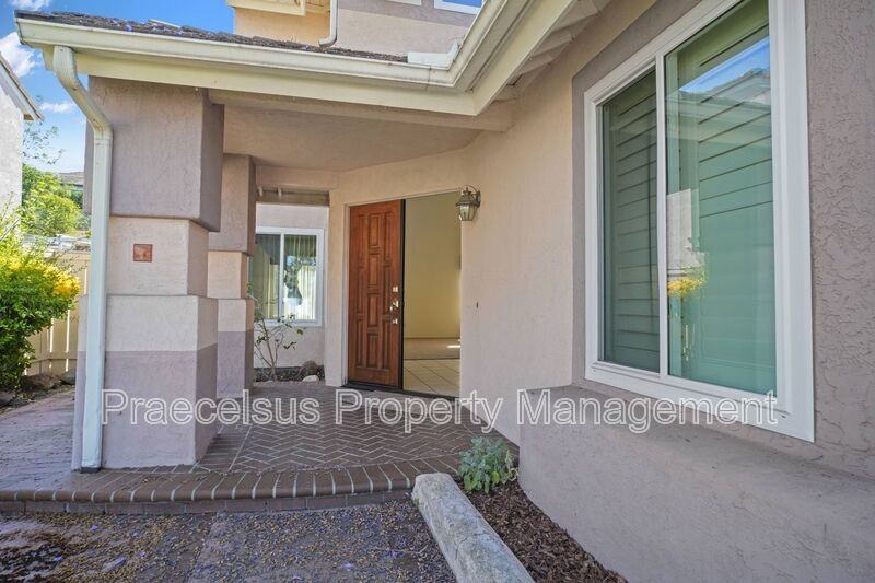 639 Port Dunbar - Photo 2 of 22