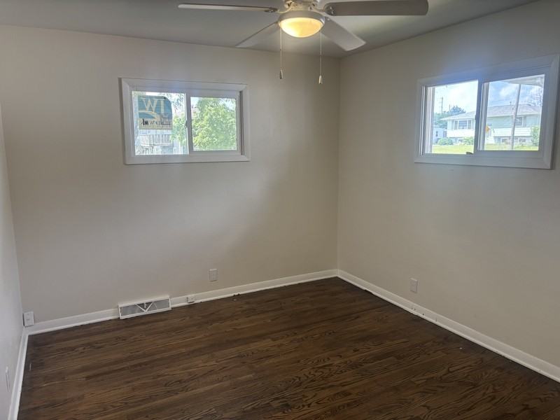 1212 Bowler St - Photo 3 of 13