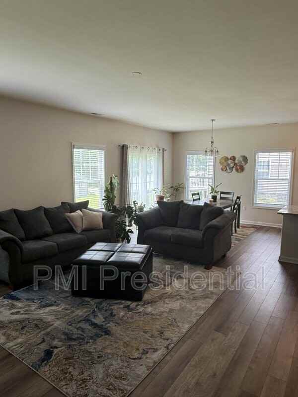 7044 Hepworth Dr - Photo 5 of 19