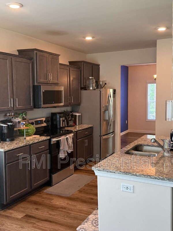 7044 Hepworth Dr - Photo 6 of 19