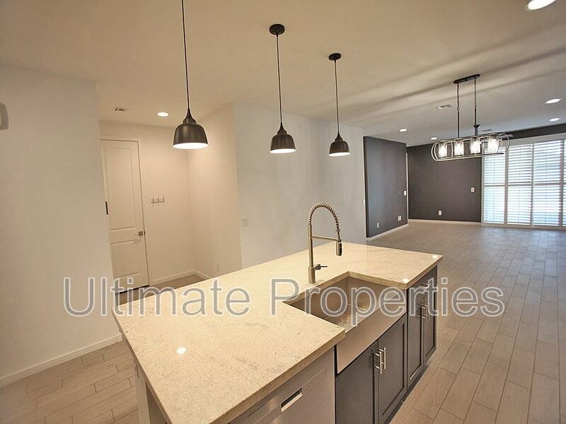 12639 W Country Club Trl - Photo 4 of 17