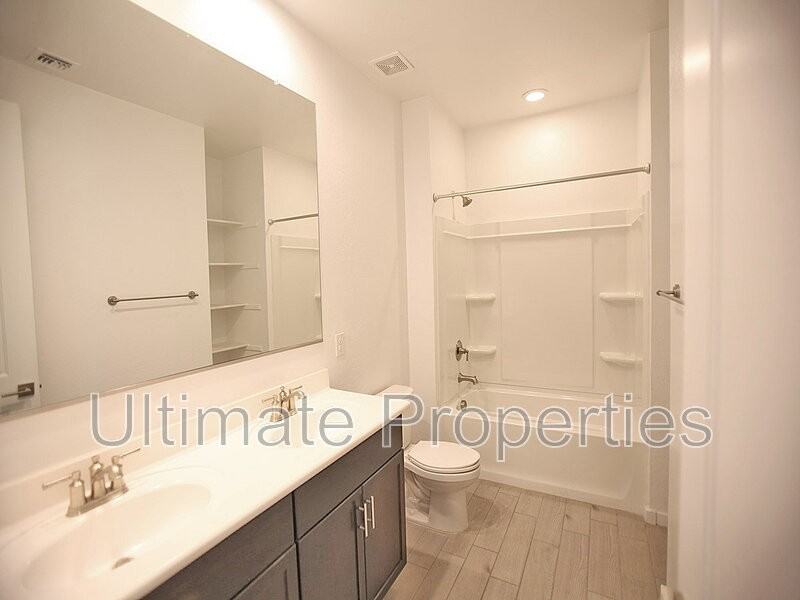 12639 W Country Club Trl - Photo 7 of 17
