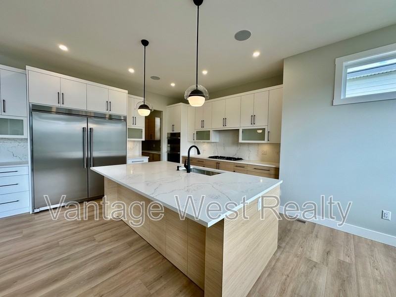 773 Melrose St - Photo 3 of 50