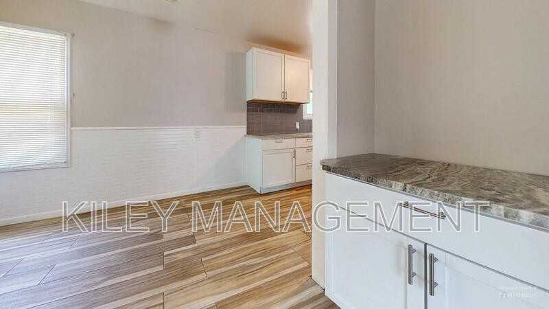 19954 Oakfield St - Photo 2 of 12