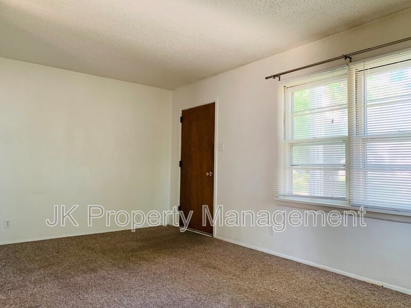 421 14th St N - Photo 3 of 14