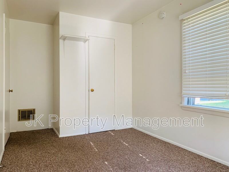421 14th St N - Photo 5 of 14