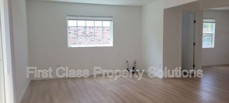 6428 S Drexel Ave - Photo 3 of 29