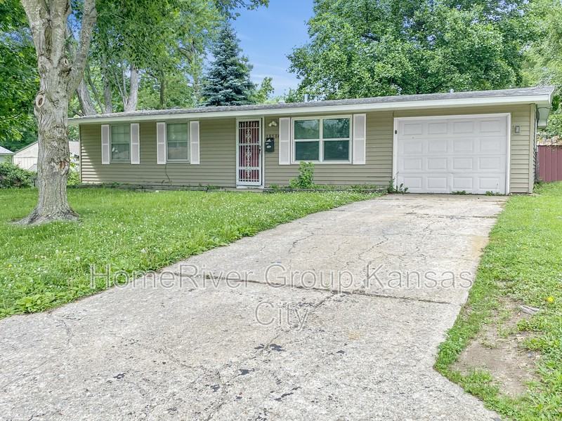 18504 E 5th St N - Photo 2 of 17