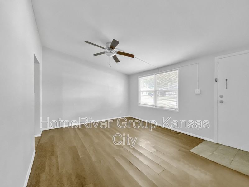 18504 E 5th St N - Photo 3 of 17