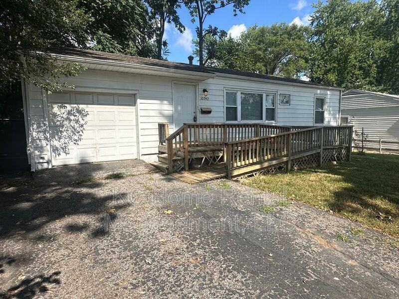 10742 Blue Ridge Blvd - Photo 3 of 40