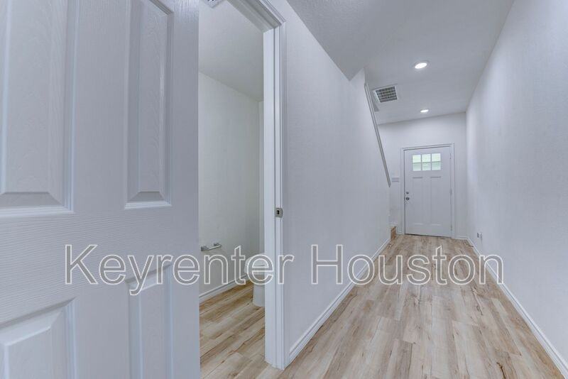 8203 Woodlyn Rd #C - Photo 3 of 50