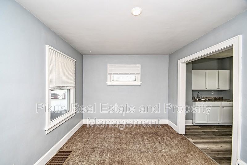 2912 Grove Pl Sw - Photo 2 of 13