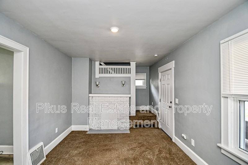 2912 Grove Pl Sw - Photo 3 of 13