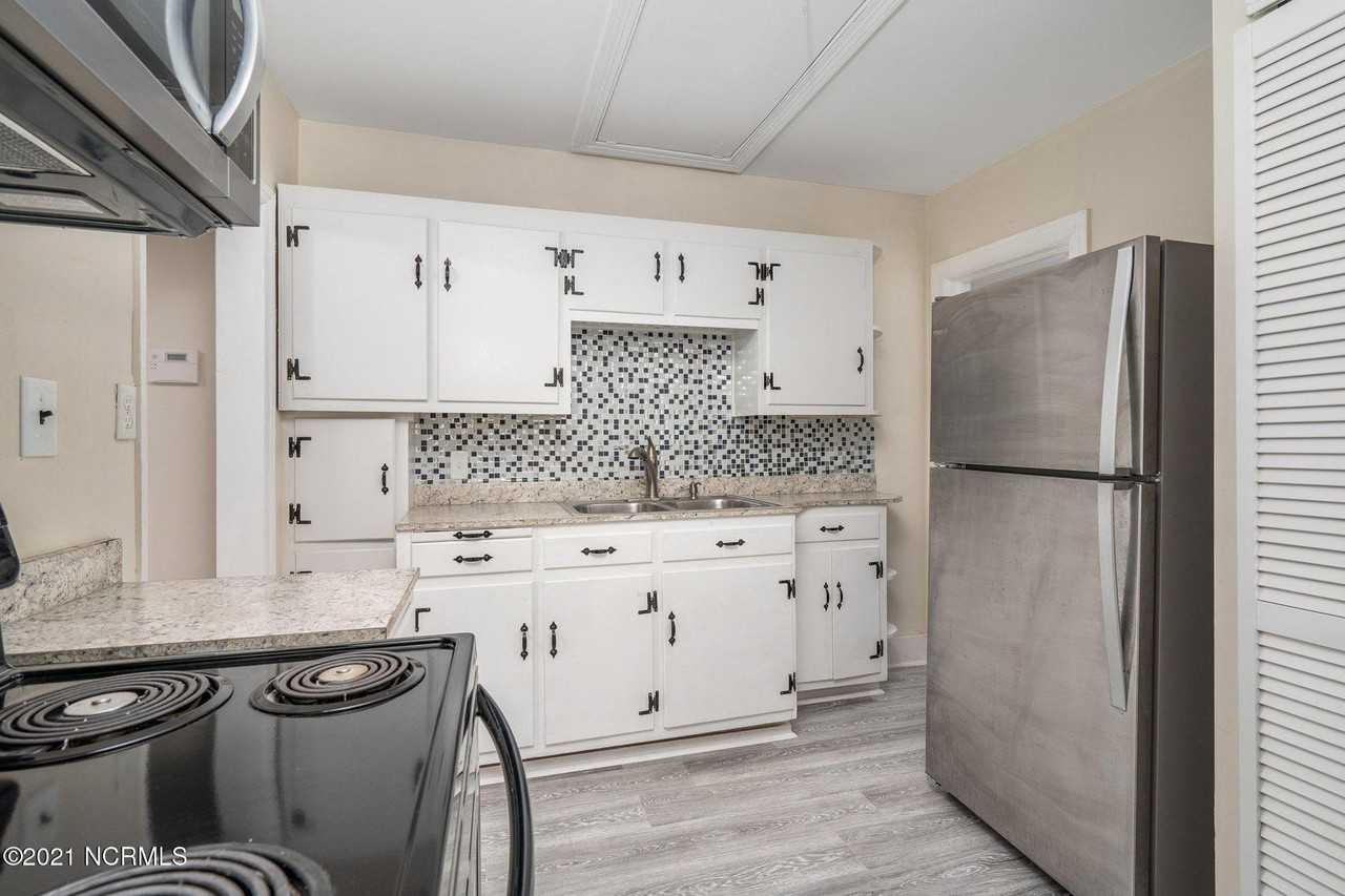 1145 Tarboro St - Photo 7 of 19