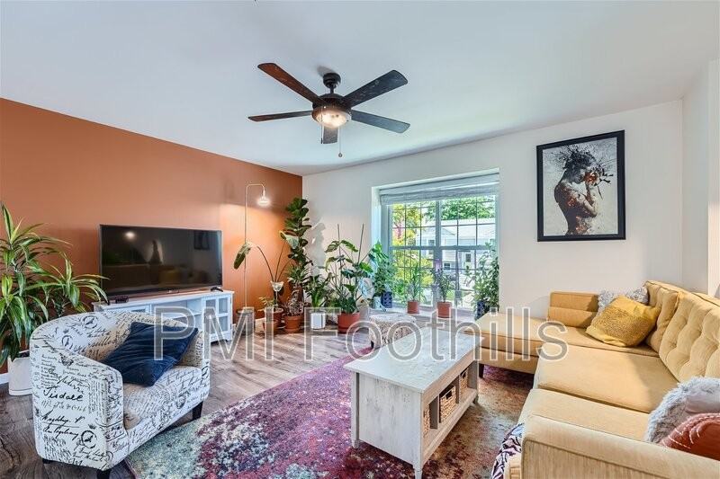 11516 W 102nd Pl - Photo 4 of 30