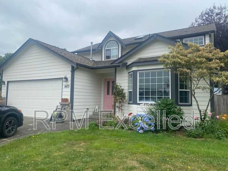 1429 Hamilton Pl - Photo 3 of 32