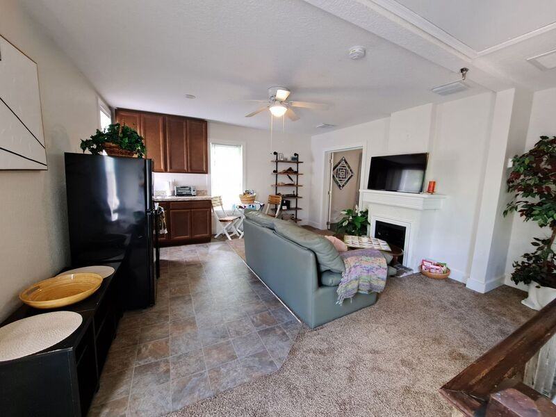 206 E Howry Ave #A - Photo 6 of 20