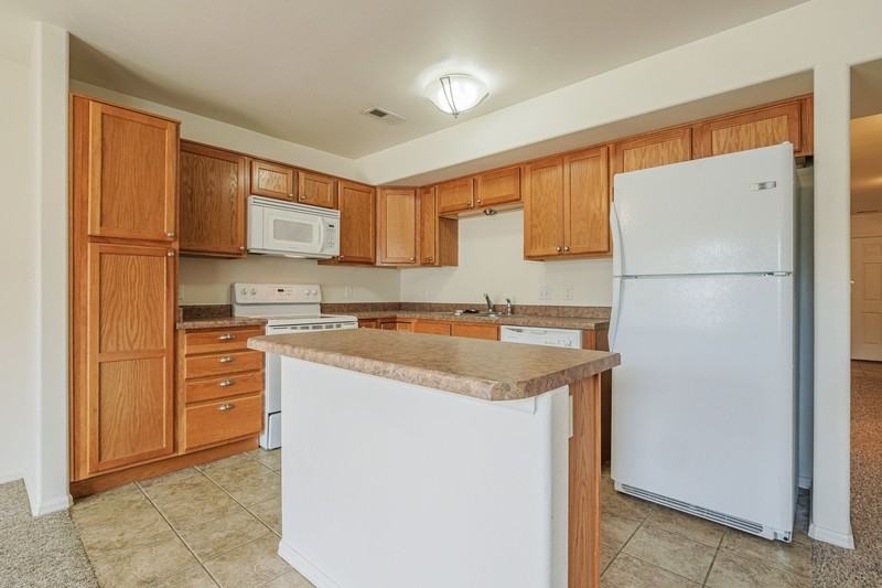 2475 Theresea Ln - Photo 5 of 11