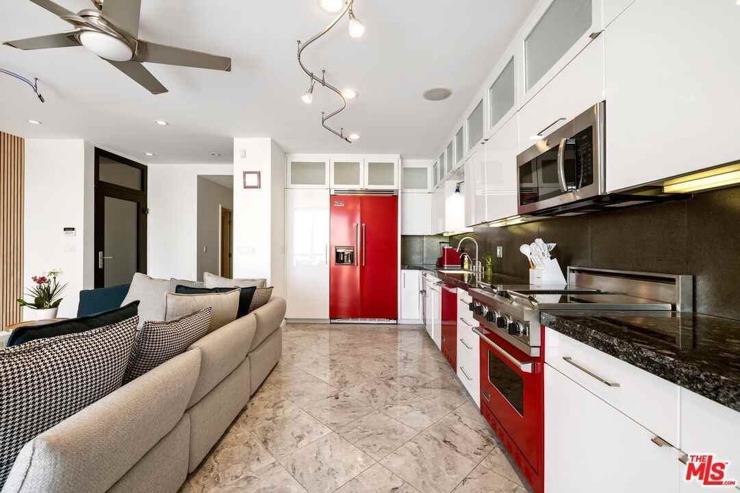 3007 Ocean Front Walk - Photo 7 of 33