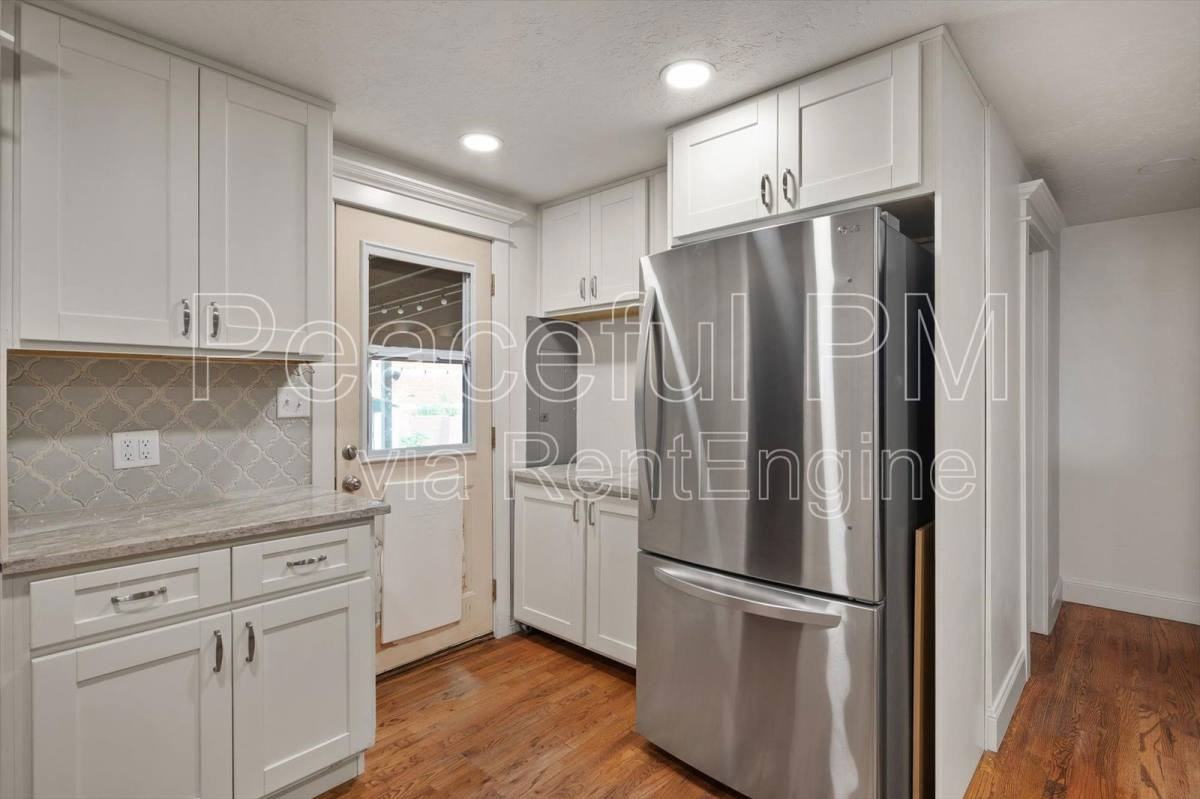 1380 E 330 S - Photo 2 of 9