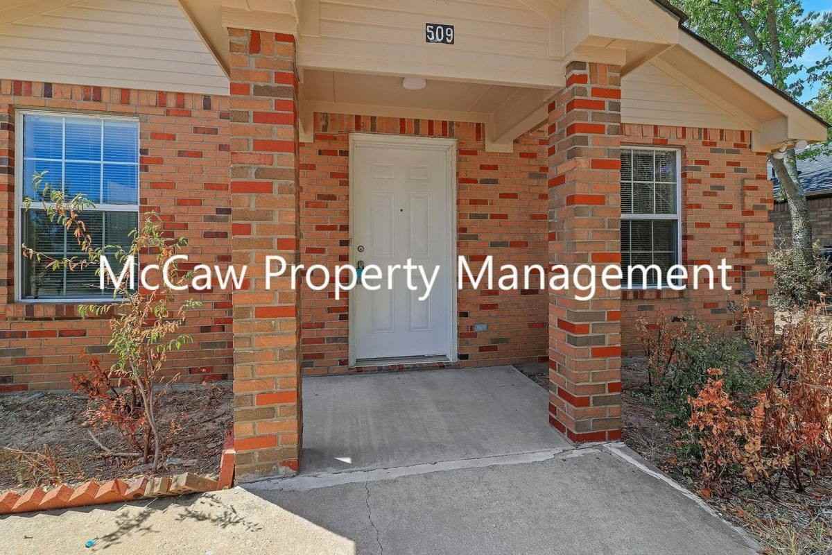 509 W Cedar St - Photo 2 of 10