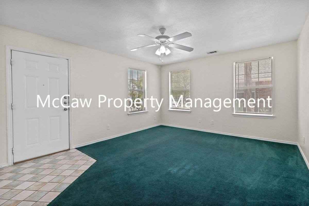 509 W Cedar St - Photo 3 of 10