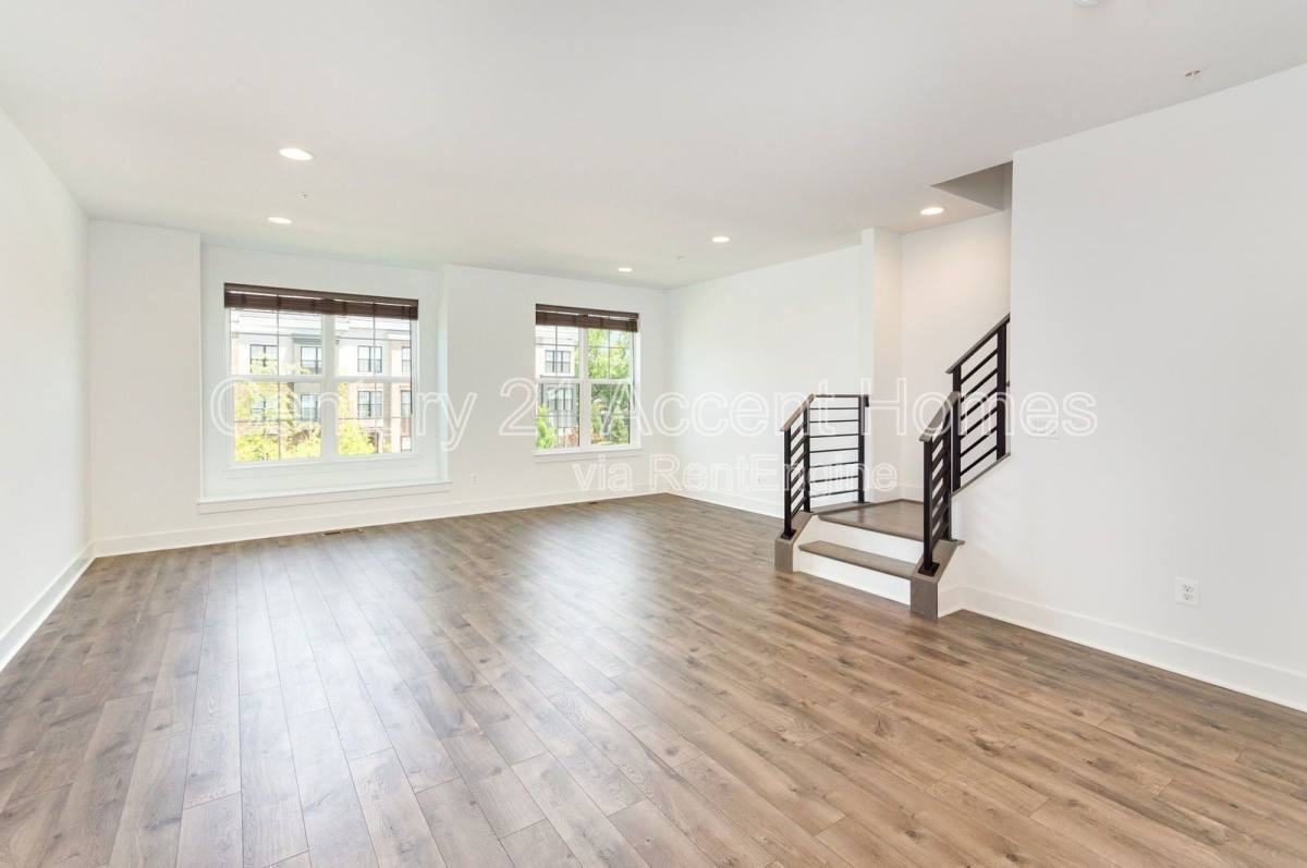 7371 Old Airfield Ln - Photo 2 of 10