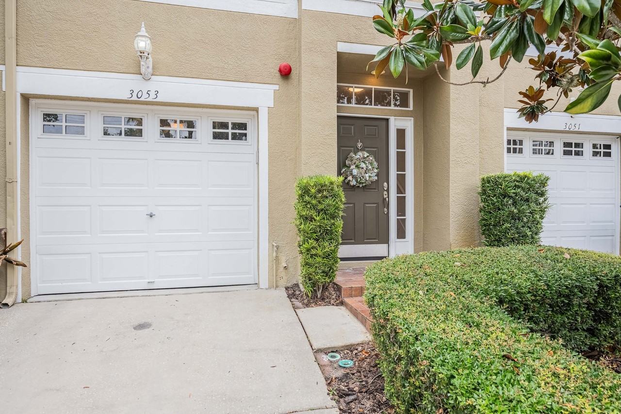 3053 Pointeview Dr - Photo 2 of 31