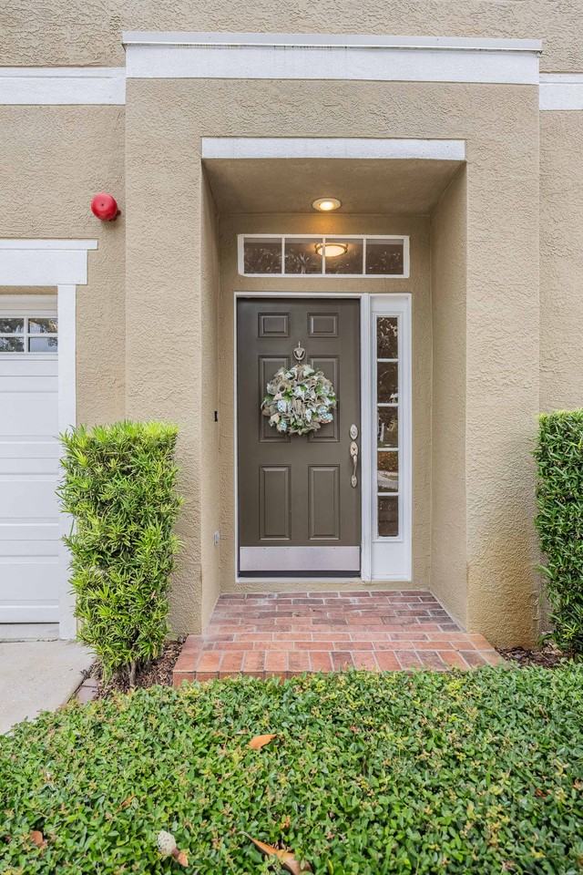 3053 Pointeview Dr - Photo 3 of 31