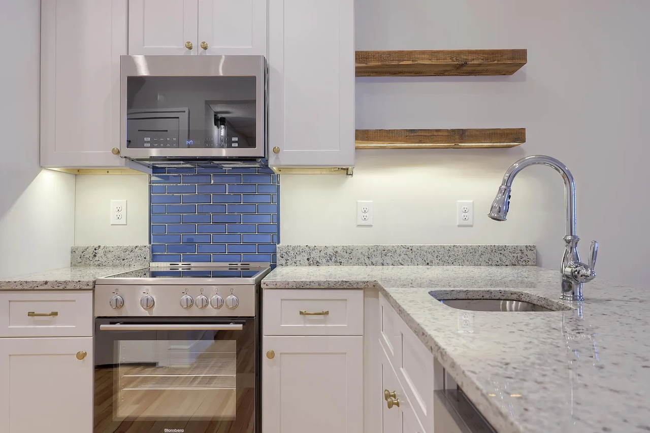 351 W James St #7 - Photo 3 of 7